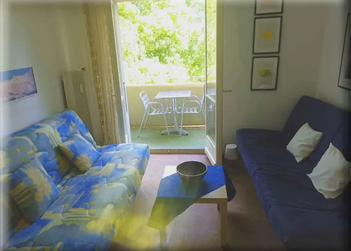 Riverine - Ideal Up To 4 Or 6 *